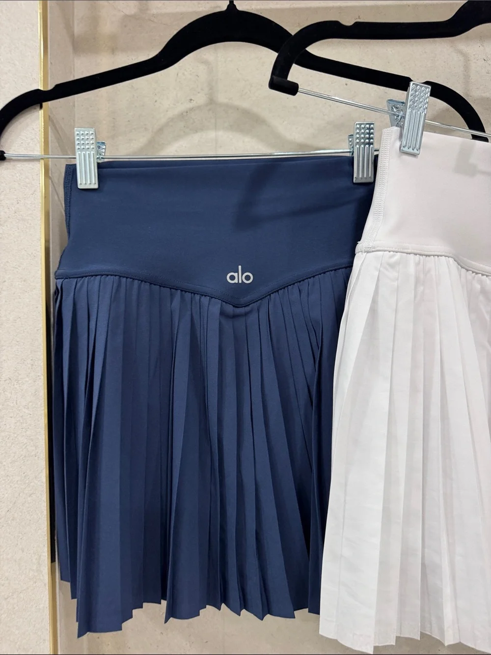 ALO Yoga Pleated High-Waist Mini - White, Navy & Black size Xs Price per skirt